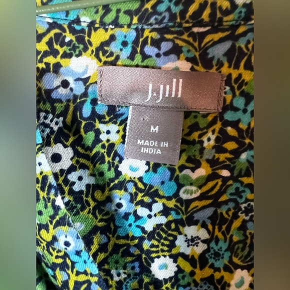 J Jill Green Floral V-Neck Button Blouse Women's Size Medium - Picture 4 of 9